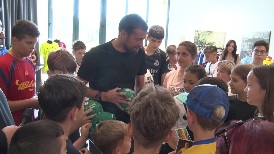 De la Survivor, în sprijinul lui Mattias. Gabi Tamaș a venit la Buzău și a dat sute de autografe