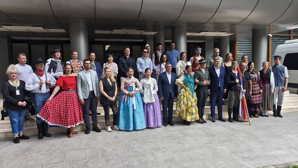 Cultura lumii se întâlnește la Buzău. A început Festivalul Internațional „Plaiurile Mioriței”, ediția a XI-a