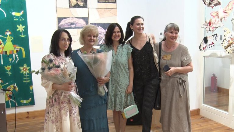 Dincolo de timp. Expoziție de artă textilă decorativă