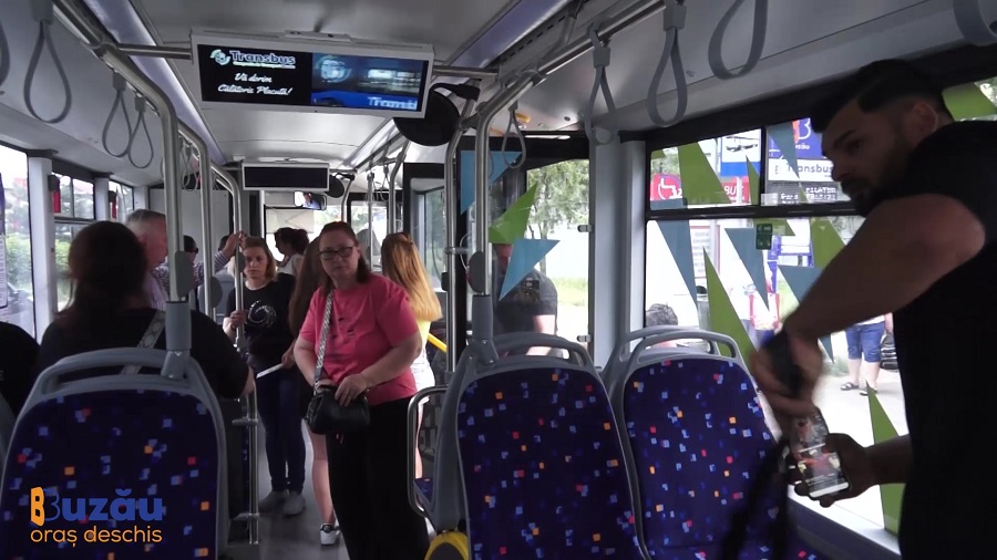 Transport școlar. Elevii vor circula cu microbuzele electrice