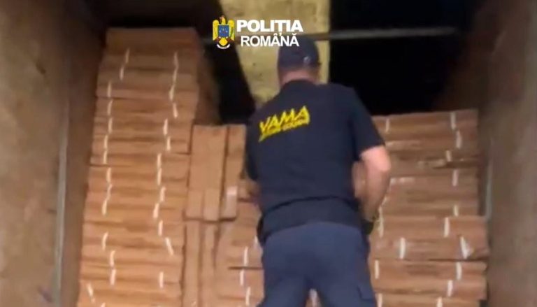 Captură record de țigări de contrabandă. Un camion și o autoutilitară, ticsite cu pachete