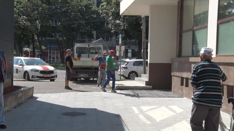 Se repară Platoul Dacia. Vor fi înlocuite și fixate dalele defecte