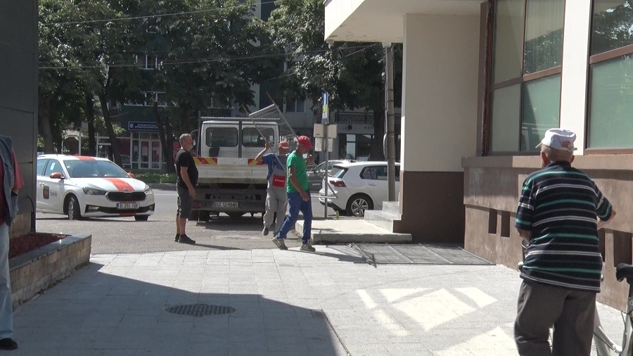 Se repară Platoul Dacia. Vor fi înlocuite și fixate dalele defecte