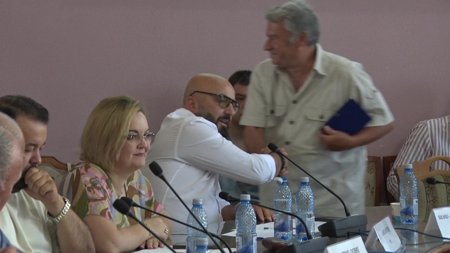 Cetățeni cu adeverință CNSAS. Fără colaboratori ai Securității