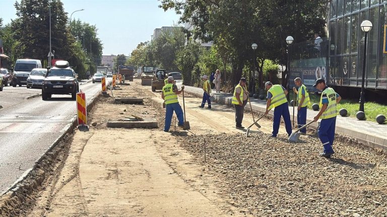 Strada Frăsinet nu va fi gata la începerea anului școlar. Polițiștii vor dirija circulația în punctele "fierbinți"