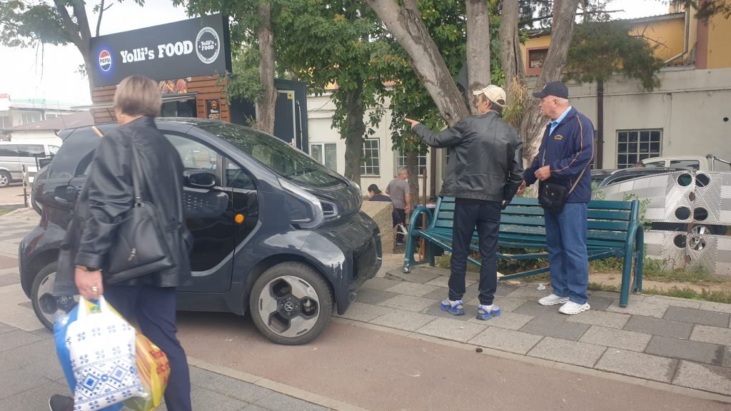 Accident pe Bulevardul Unirii: A tras de volan pentru a evita un autoturism și a ajuns pe trotuar