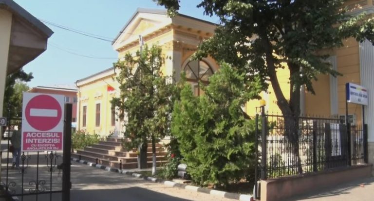 Începe și schimbarea inspectorilor școlari. PNL și USR își pun oamenii în eșalonul doi