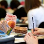 Din nou pe băncile elevilor. Elevii buzoieni primesc din nou produse prin Programul „Lapte și corn”