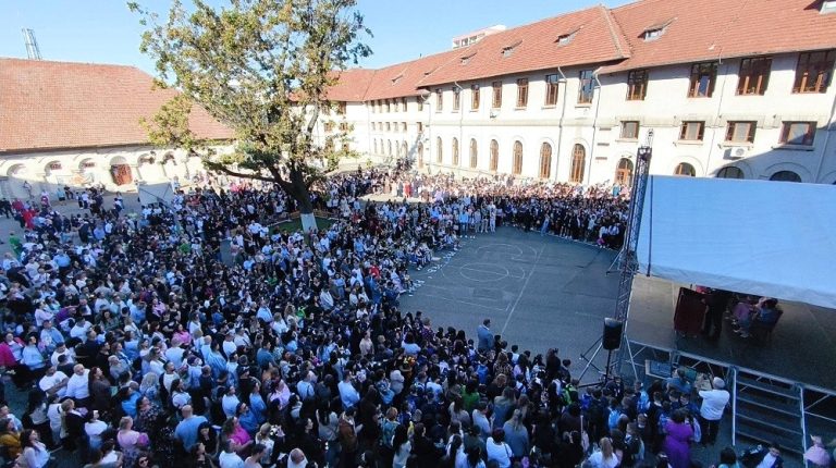 A sunat primul clopoțel la Liceul Pedagogic. Emoții la festivitatea de deschidere a noului an școlar
