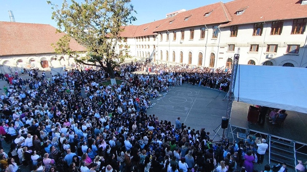 A sunat primul clopoțel la Liceul Pedagogic. Emoții la festivitatea de deschidere a noului an școlar