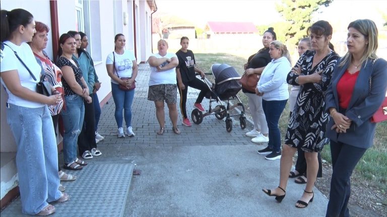 Tensiuni la Școala Boboc. Părinți revoltați după ce copiii lor au fost mutați la altă școală