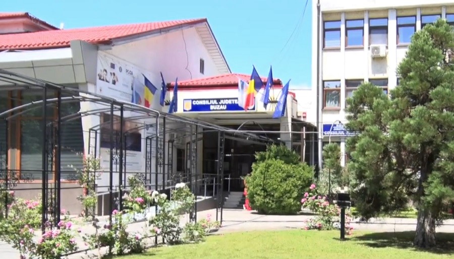 Transferuri și noi angajări. Reorganizare în aparatul administrativ al CJ Buzău