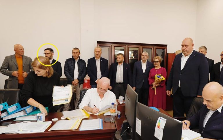 Ce CeDează directorul Torcărescu? Un fleac de 198.000 de lei către partid. Șefu’, deputatul Mocanu, tot 198.000 de lei, tot la partid. Coincidență?