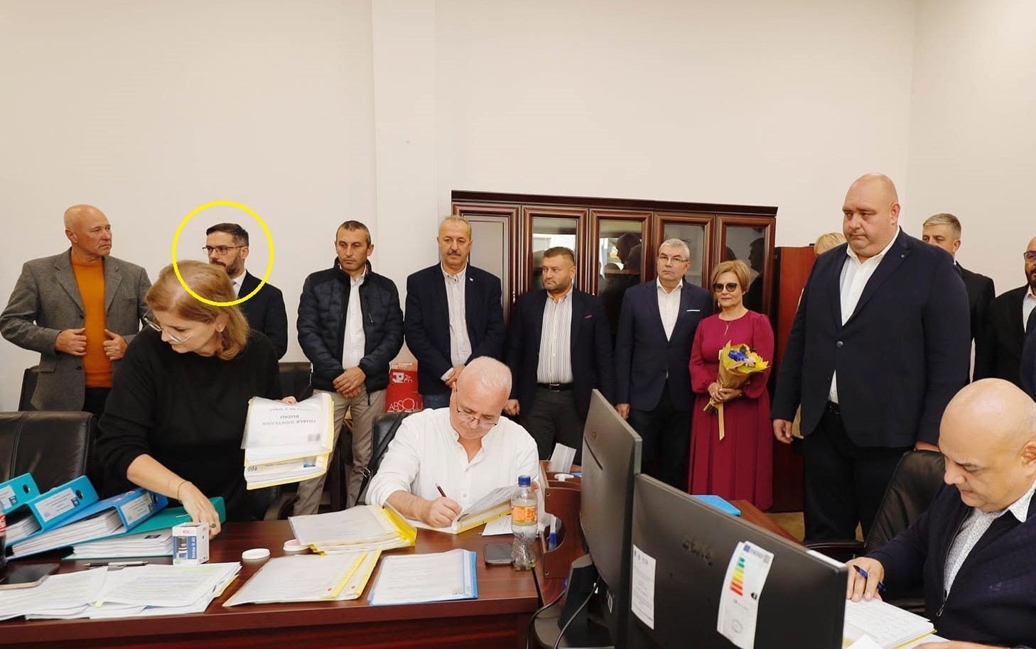 Ce CeDează directorul Torcărescu? Un fleac de 198.000 de lei către partid. Șefu’, deputatul Mocanu, tot 198.000 de lei, tot la partid. Coincidență?