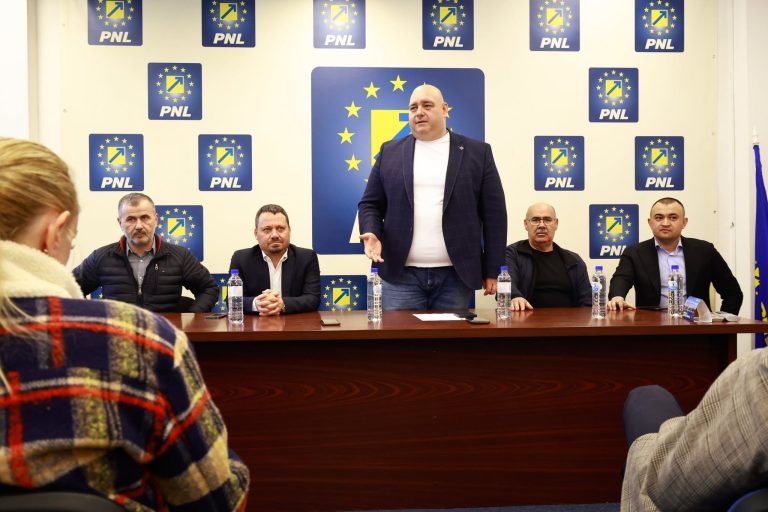 EXCLUSIV. Asta-i ca pe Insula Iubirii! Șeful PNL Buzău, Adrian Mocanu, a ajutat PSD în campanie cu 250.000 de lei. Iată dovada și încă ceva!