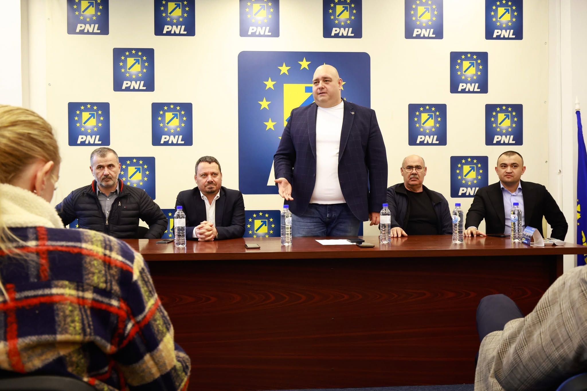 EXCLUSIV. Asta-i ca pe Insula Iubirii! Șeful PNL Buzău, Adrian Mocanu, a ajutat PSD în campanie cu 250.000 de lei. Iată dovada și încă ceva!