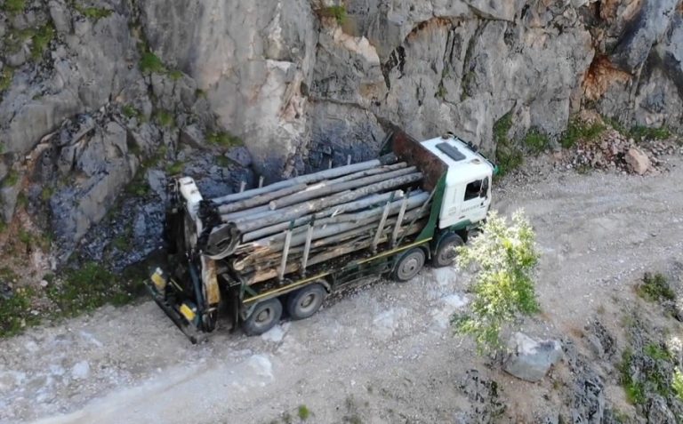 Transporturile suspecte de lemn, verificate cu ajutorul AI. Camere inteligente montate în nouă localități din județul Buzău
