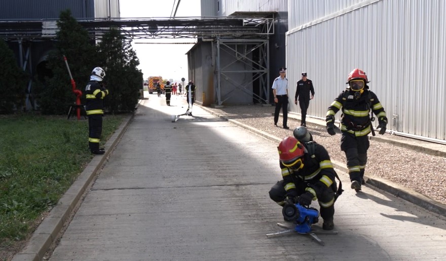 Mobilizare impresionantă de forțe. Pompierii au simulat o intervenție de urgență la o fabrică