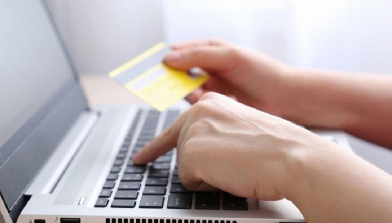 Poveste de „iubire” cu pagubă de 90.000 de euro. Buzoiancă de 56 de ani, escrocată de doi dâmbovițeni, mamă și fiu