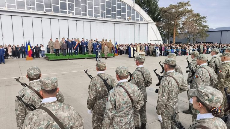 Ceremonie emoționantă la Boboc. Au depus jurământul peste 200 de noi soldați profesioniști