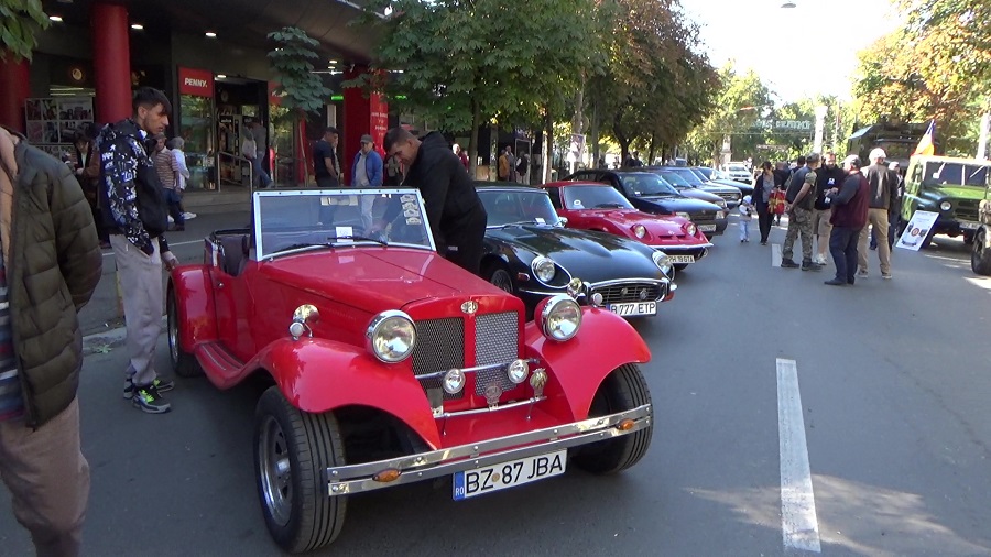 Retroparada de toamnă 2026. Automobile istorice pe bulevardul Bălcescu